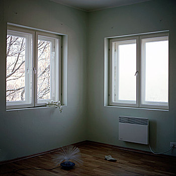空,公寓,两个,窗户,看,室外,雪,天气,户外,绿色,墙壁,彩色,一个,袜子,灯,地面,塔尔图,爱沙尼亚,二月