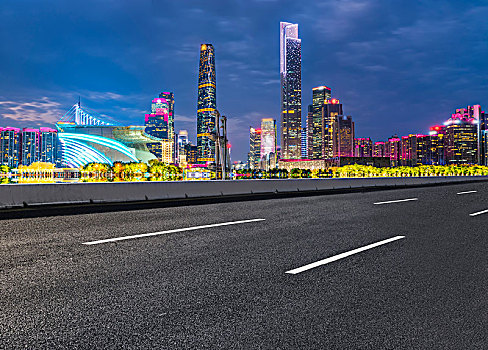 城市广场道路和广州建筑夜景