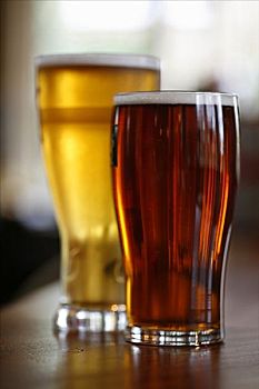 窖藏啤酒,淡啤酒,玻璃杯