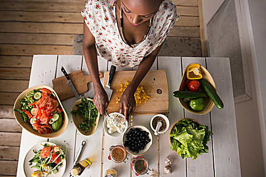 年轻,非洲女人,烹调,健康蔬菜沙拉,节食,概念,健康生活,在家,准备,俯视
