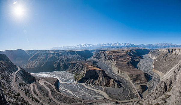 新疆安集海大峡谷谷底冲击扇形丘陵