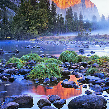 岩石构造,湖,优胜美地国家公园,加利福尼亚,美国