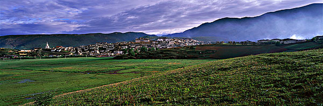 云南中甸香格里拉归化寺