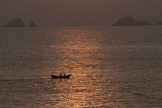 海上日出