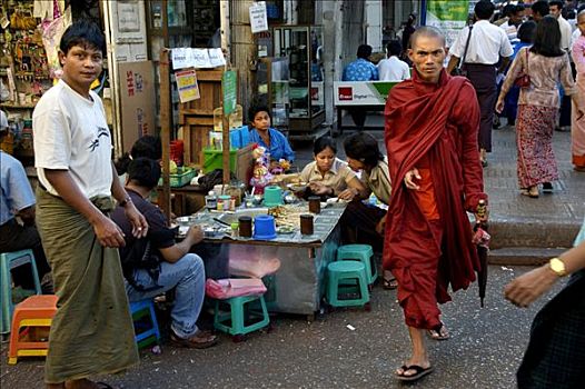 和尚,走,街头咖啡馆,市区,仰光,缅甸