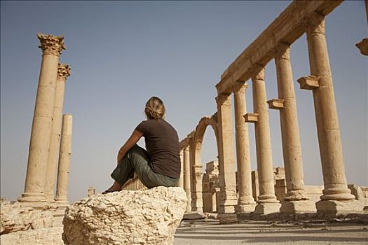叙利亚,帕尔迈拉,游客,坐,古迹,皇后,城市