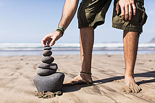 下部,男人,平衡性,一堆,石头,海滩