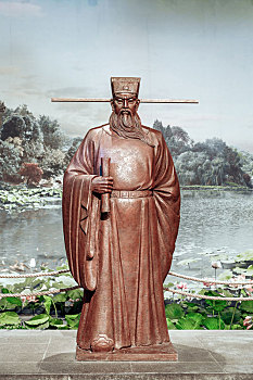 中国安徽名人馆内包公铜像