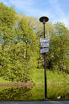 警告标识,灯柱,水,爱沙尼亚