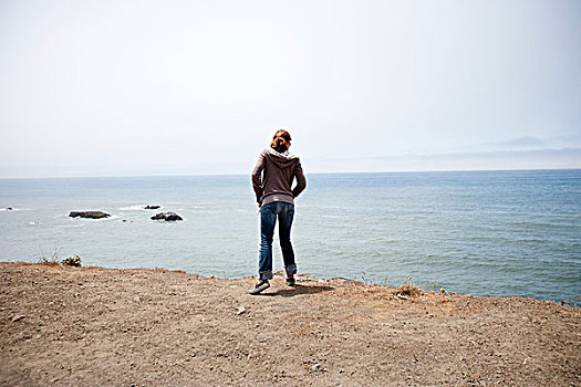 女人,看风景,海岸