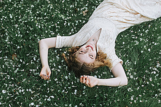 女人,躺下,花,遮盖,草
