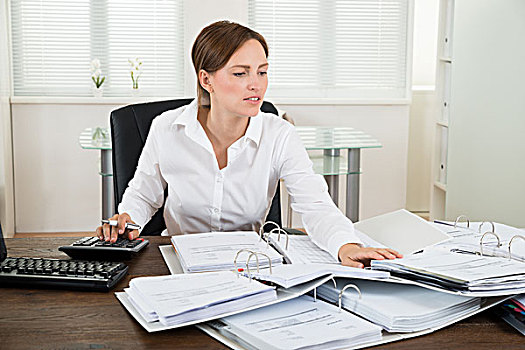职业女性,计算,财务数据,书桌