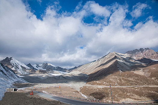 中国公路建设史上的丰碑-----g217国道独库公路独山子段雪山