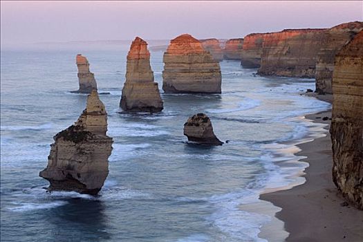 十二门徒岩,日出,海洋,道路,坎贝尔港国家公园,维多利亚,澳大利亚,大洋洲