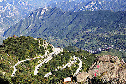 百花山盘山路