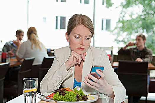 职业女性,手机,午餐