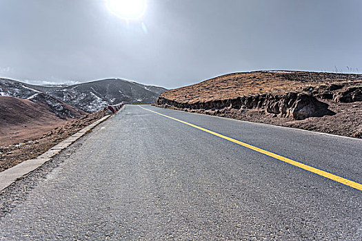 中国西部荒野公路