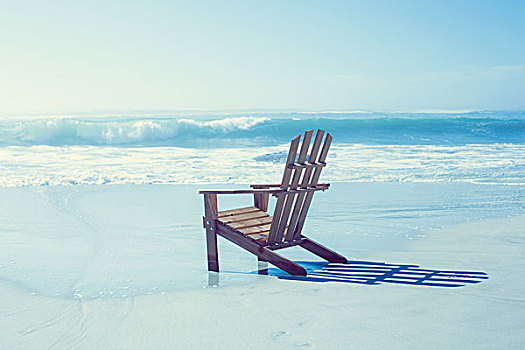 木质露台,椅子,沙子,海洋