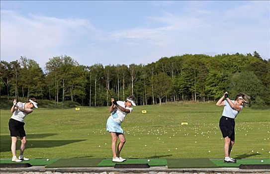 三个,女性,高尔夫练习场