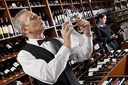侍者,抛光,葡萄酒杯,职业女性,选择,瓶子,酒吧
