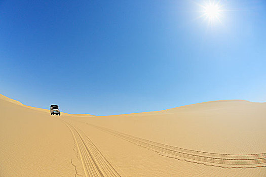 四轮驱动,蓝天,太阳,沙子,海洋,利比亚沙漠,撒哈拉沙漠,埃及,北非
