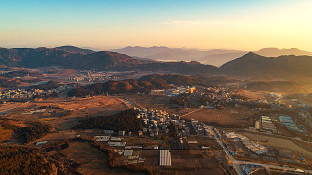 小县城,日出