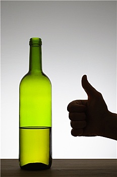 竖大拇指,手势,酒瓶