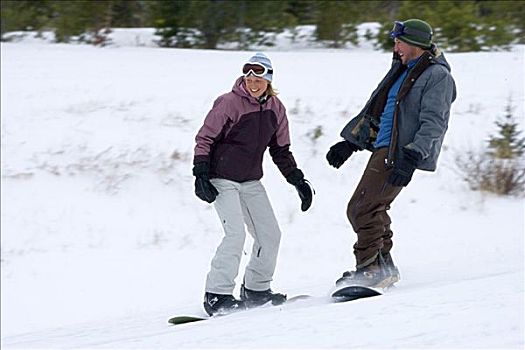 中年,夫妻,滑雪板