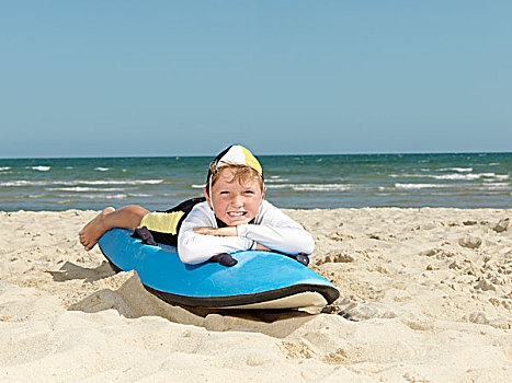 男孩,头像,钳子,孩子,冲浪,生活,救生员,躺着,冲浪板,海滩,阿尔托纳,墨尔本,澳大利亚