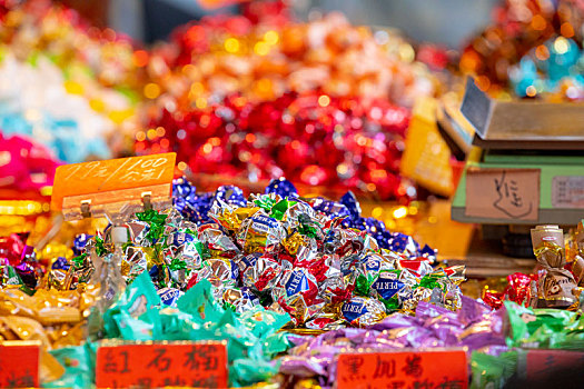 中国春节,台北年货大街贩卖着甜豆干