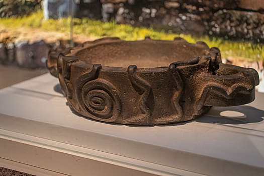 秘鲁印加博物馆藏印加帝国石雕刻蛇的容器
