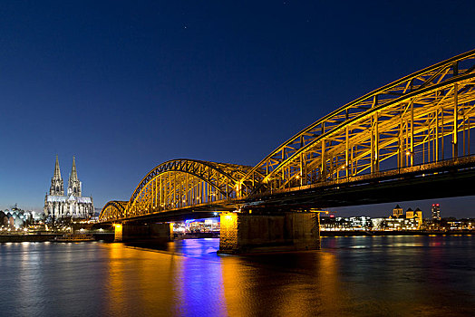 科隆大教堂,霍恩佐伦大桥,夜景,科隆,北莱茵威斯特伐利亚,德国,欧洲