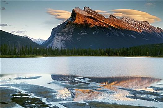 伦多山,弗米利恩湖,班芙国家公园,艾伯塔省,加拿大
