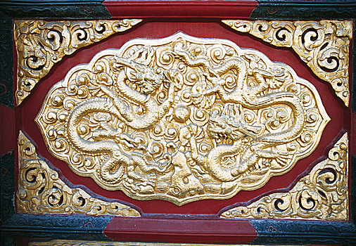 北京故宫太和殿后门上的龙