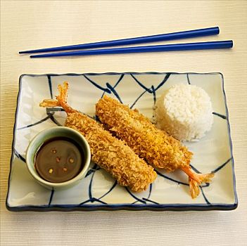 两个,油炸,虾,米饭,酱,筷子
