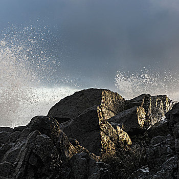 水,溅,空中,波浪,碰撞,石头,不列颠哥伦比亚省,加拿大
