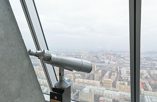 双筒望远镜,注视,上面,地面,摩天大楼