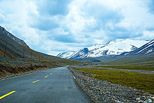 雪山草原公路