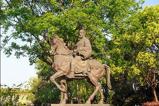 中国江苏省扬州古城东门遗址广场马可波罗骑马雕塑