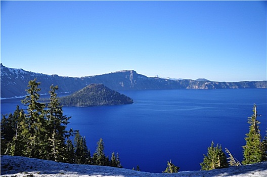 火山湖,国家公园