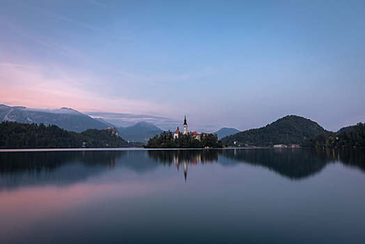 斯洛文尼亚布莱德湖黄昏风景