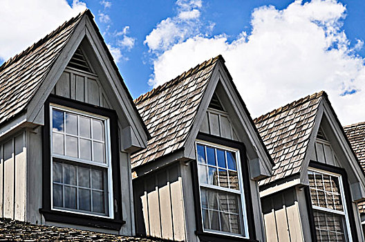 窗户,屋顶窗,房子,木质,木瓦,蓝色背景,天空,背景