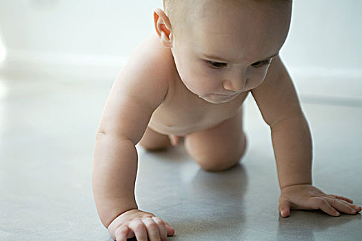 裸露,婴儿,爬行,地板,半身
