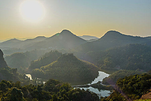 山,丹霞,河流,蓝天,黄昏,大气,田野,水电站,村庄,驴友,旅行,地质公园,丹霞地貌,绿色,灌木,树,草,水潭,素材,平面设计