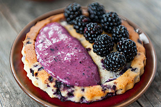黑莓蛋糕,蓝莓,酱