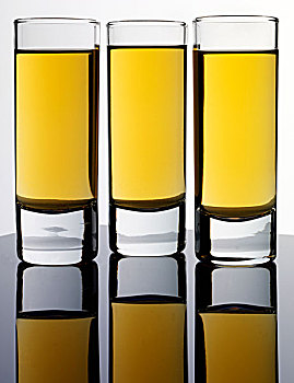 三个,玻璃杯,龙舌兰酒