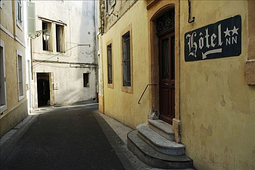 两个,星,酒店,狭窄街道,老,建筑,阿尔勒,法国