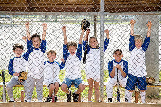 少年棒球联赛,棒球队,欢呼,后面,铁丝栅栏