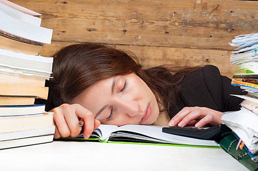女人,疲倦,工作,学习,靠近,纸堆,书本,概念