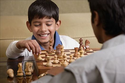 男孩,下棋,父亲,微笑,横图